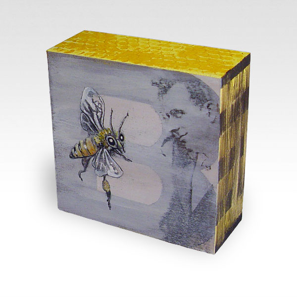 Aril Craft Fellow Pam Argentieri Leaves Cremation Urn - Three Quarter