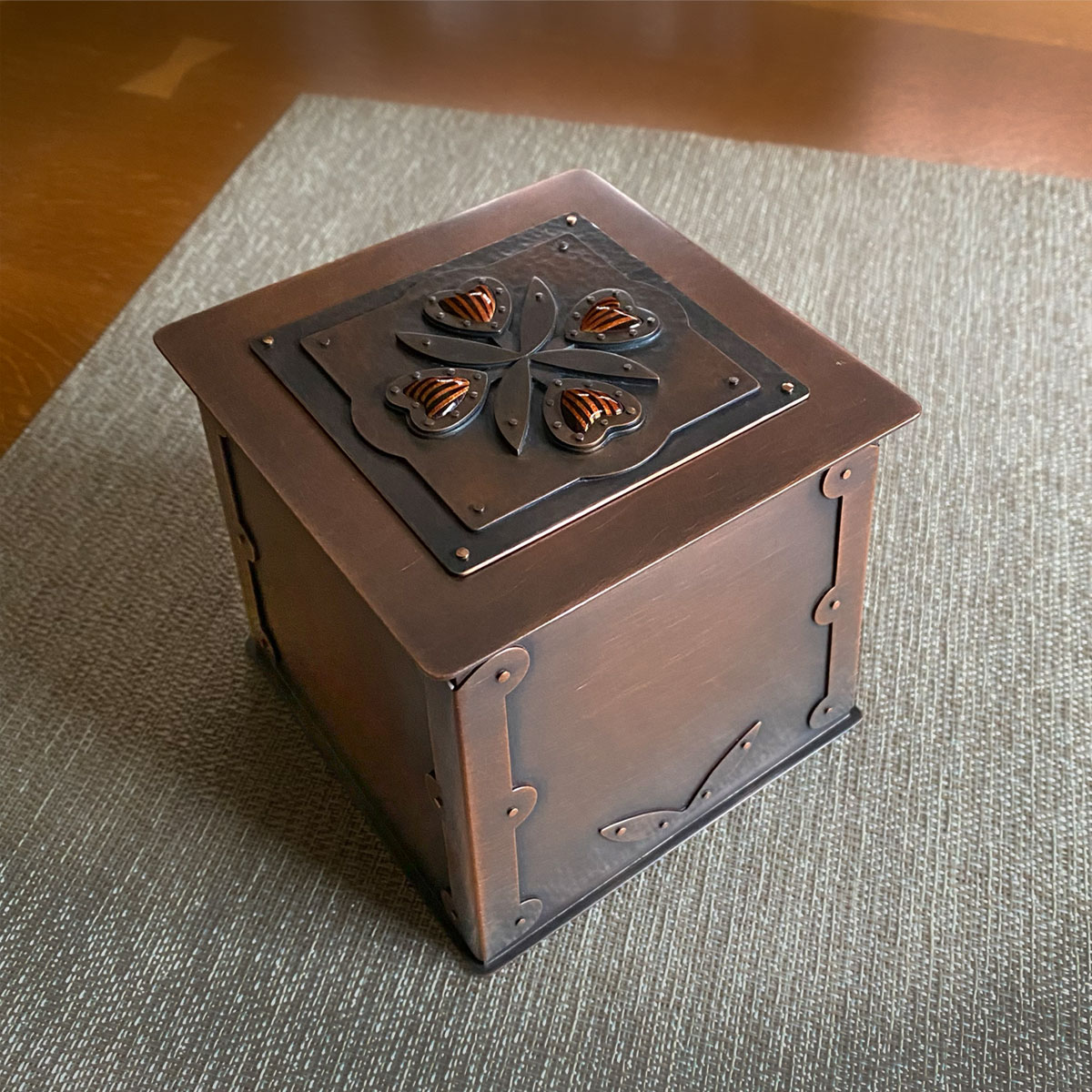 CF-Argentieri-4-Hearts-Lifestyle Leaves - Enameled Copper Midsize Cremation Urn - Production 2